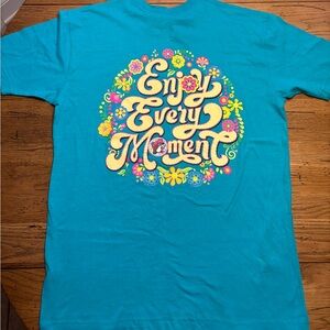 Buc-ee’s NWT Blue teal Graphic T-Shirt with Colorful Design